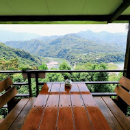 森鄰水岸景觀咖啡館