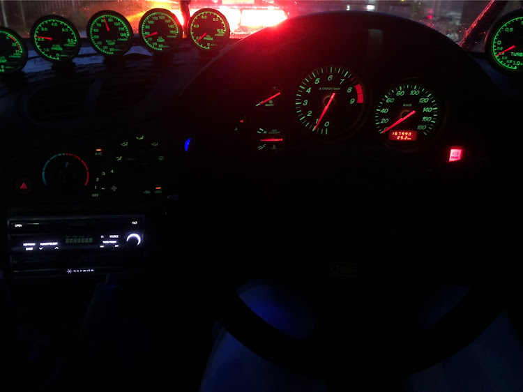 RX-7のFD3S・RX-7・コックピット・運転席・追加メーターに関するカスタム事例の投稿画像1枚目