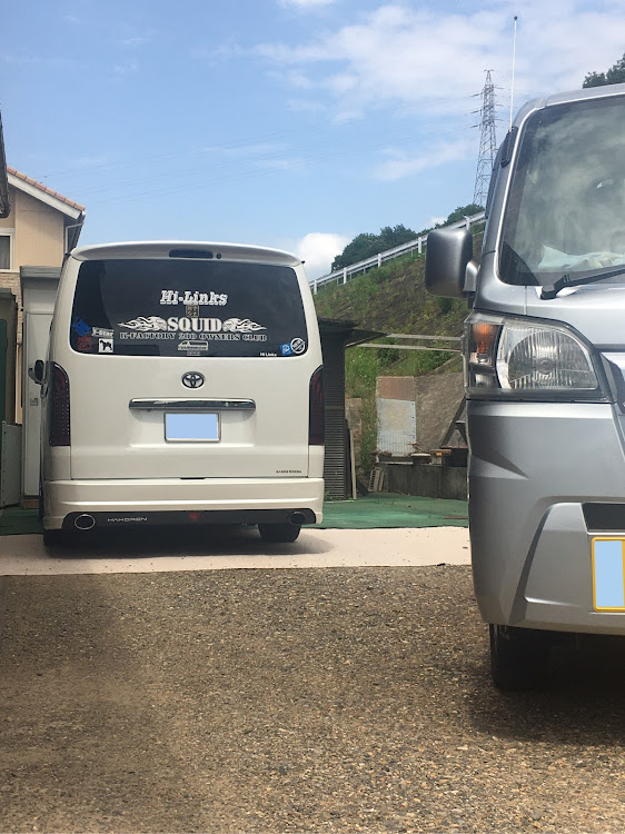 ハイエースバンのハイエースバン・お祝い外食・草刈りは疲れるに関するカスタム事例の投稿画像1枚目