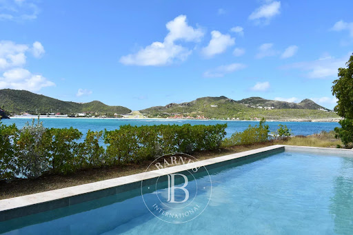 Villa with pool 3