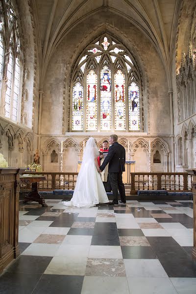 Wedding photographer Alison Wallis (garterwedding). Photo of 17 October 2018