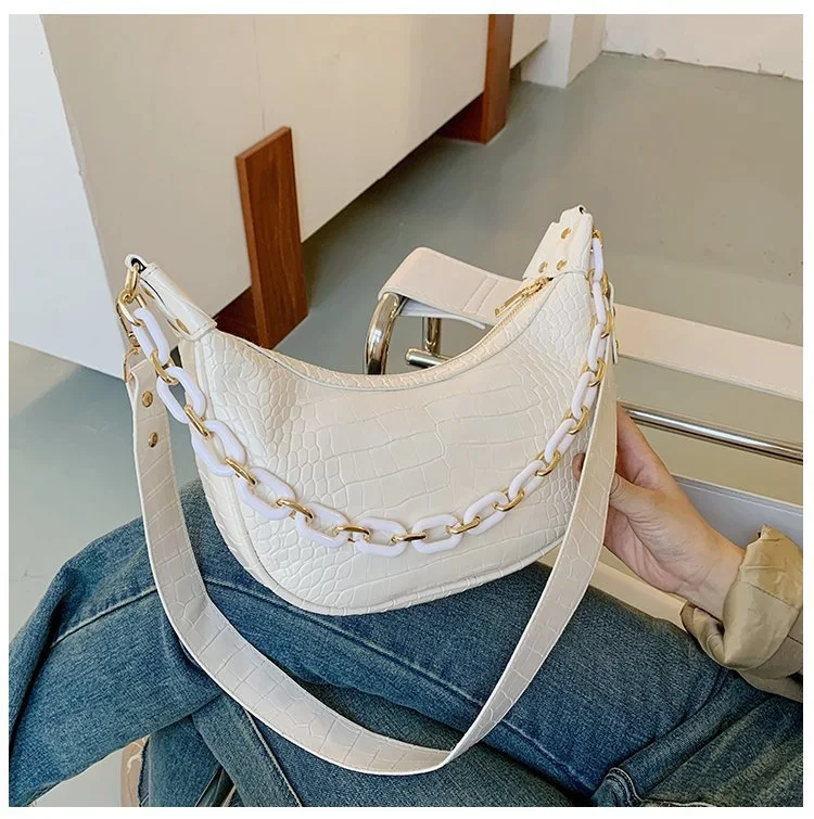 Ženska torba sa šarom aligatora, nošenje preko jednog ramena, veliki kapacitet, elegantna i praktična za svakodnevnu upotrebu.