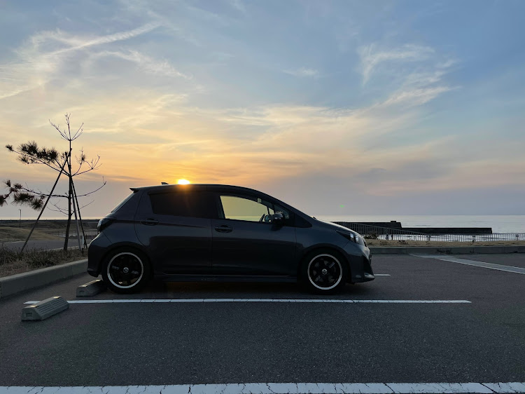 ヴィッツのドライブ・開花はまだ・夕日に関するカスタム事例の投稿画像4枚目