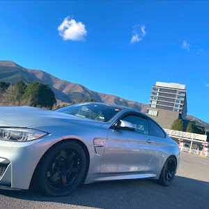 M4 クーペ F82