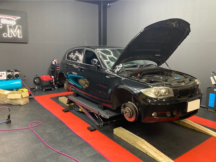 3シリーズ クーペのバンパー交換・AUTO PIT STOP D•T•M・BMW・335i・DIYに関するカスタム事例の投稿画像6枚目