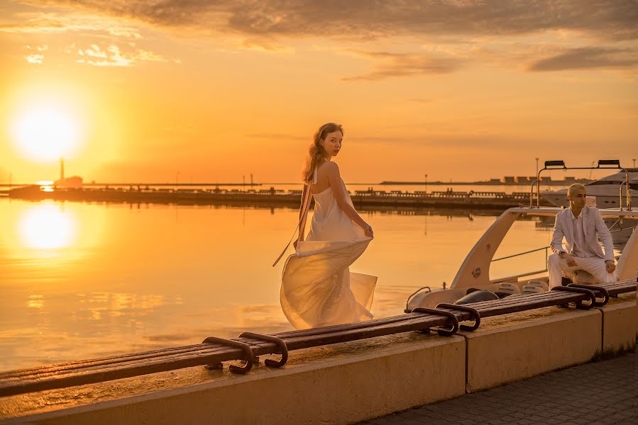 Fotógrafo de casamento Viktoriya Utochkina (vikkiu). Foto de 15 de dezembro 2021