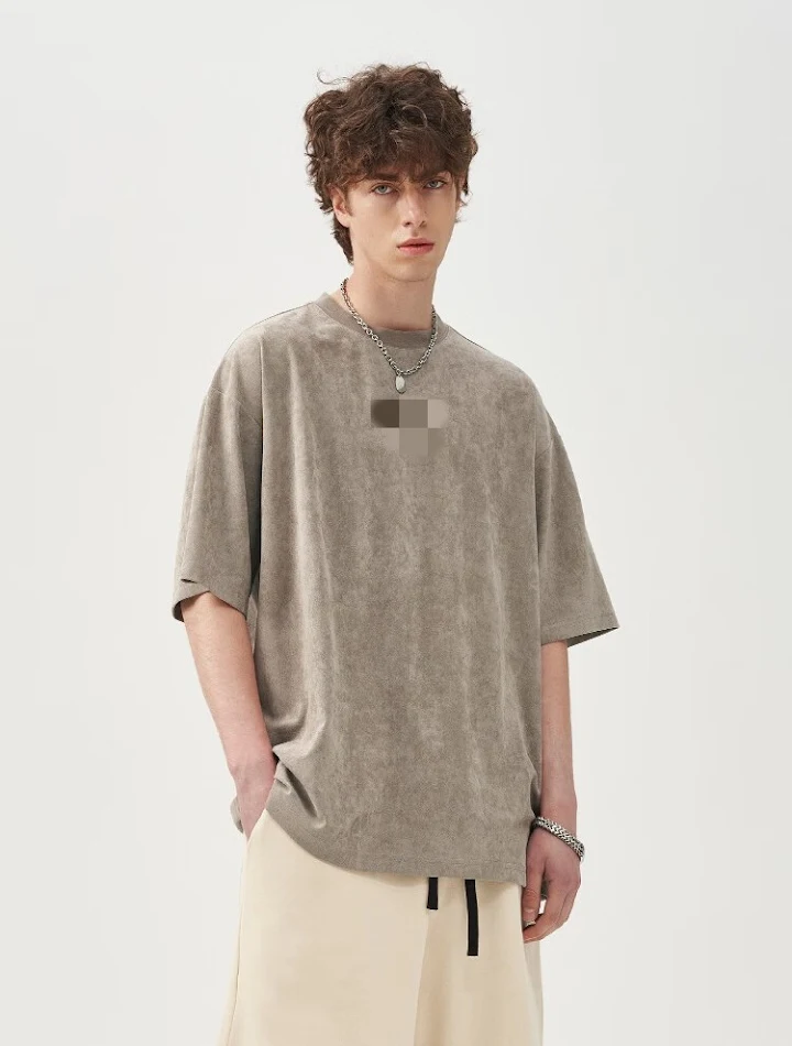 Camiseta holgada de hombre estilo americano de ante, perfecta para un look casual y cómodo. Disfruta de la suavidad y el estilo atemporal.
