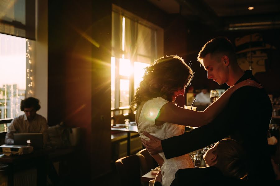 Fotógrafo de casamento Lyudmila Bodrova (bodrovalu). Foto de 29 de setembro 2017