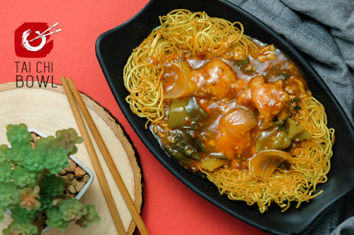 Non Veg Pan Fried Crispy Noodles With Choice Of Sauce