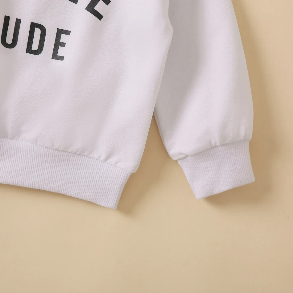 Ensemble de vêtements pour enfants, haut à col rond avec imprimé lettres, pantalon uni, confort et style pour les journées actives.