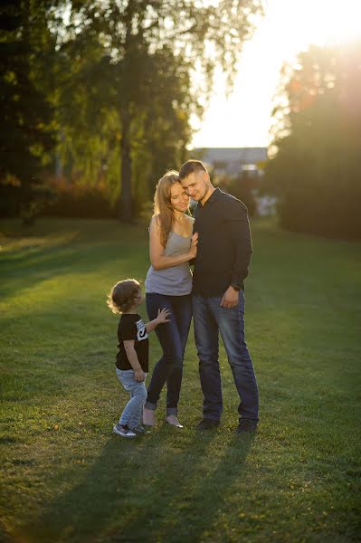 Fotografo di matrimoni Olga Novozhilova (novoolia). Foto del 19 novembre 2015