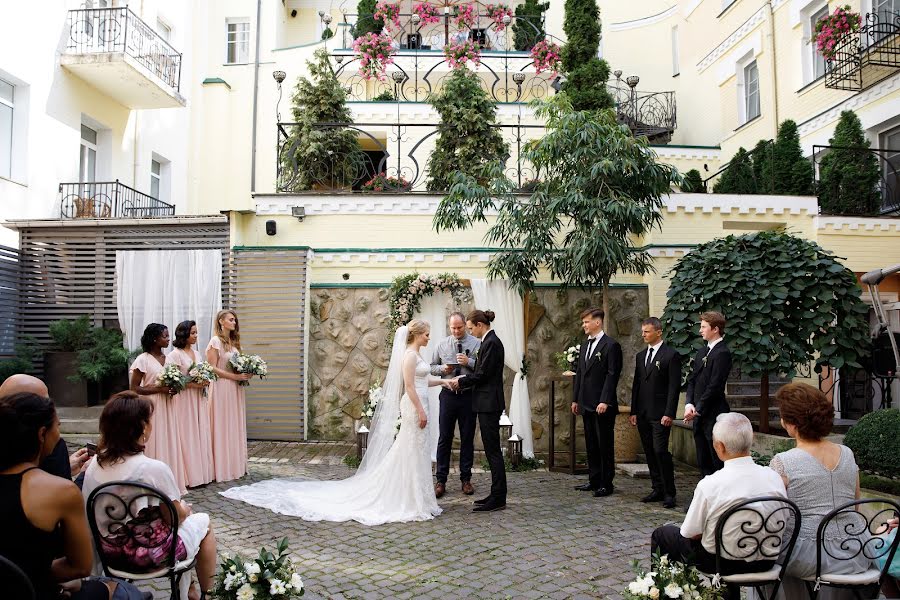 Wedding photographer Oksana Ryabovol (oksanariabovol). Photo of 17 December 2019