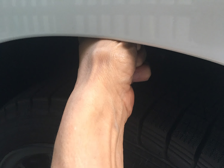 スイフトスポーツの車高調メンテナンス・冬眠に関するカスタム事例の投稿画像3枚目