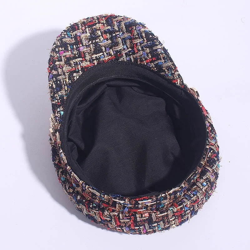 Boné feminino octogonal com aba, estilo militar e fashion. Perfeito para looks estilosos, proteção solar e um toque de moda.