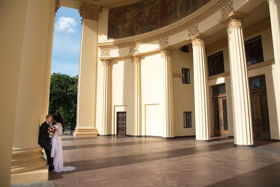 Fotógrafo de casamento Aleksandra Sharova (vnebesolnce). Foto de 13 de julho 2015