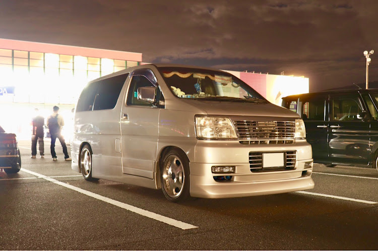 エルグランドのドライブ・エムズガレージ・一眼レフ・MTに関するカスタム事例の投稿画像1枚目