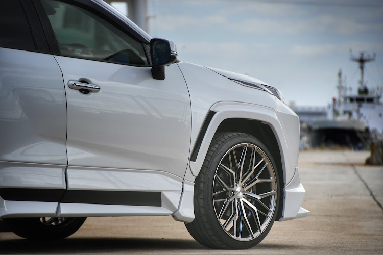 RAV4のみんなでつくろうホイール図鑑・RAV4・車高調整・オフ会・ドライブに関するカスタム事例の投稿画像3枚目