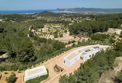 Corps de ferme avec jardin 3