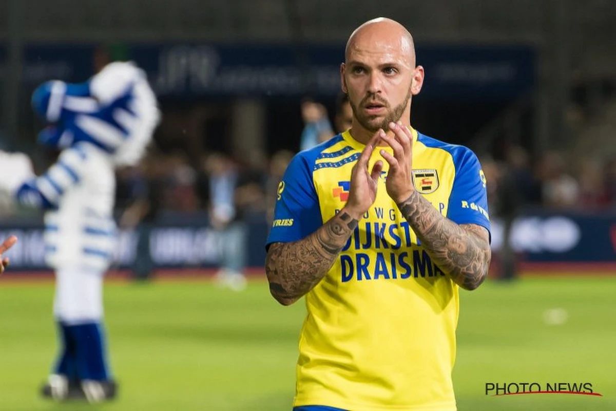 ? Wat een wereldgoal tegen Jong Ajax! Deze beelden gaan de wereld rondgaan