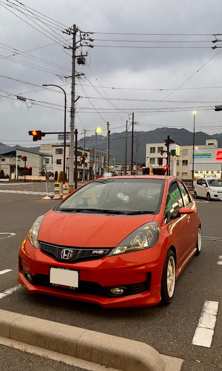 フィットのホンダ・フィットRS・GE8・曇り空と愛車に関するカスタム事例の投稿画像1枚目