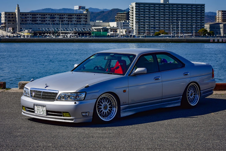 ローレルのホイール交換・BBS・サイドステップ取付・IMPUL・目指せPickUpCarsに関するカスタム事例の投稿画像1枚目