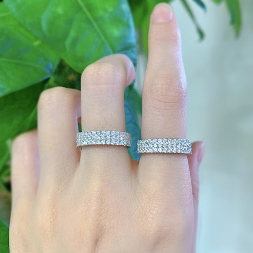 Title 4, Simple Finger Ring with Three Rows of Diamonds ...