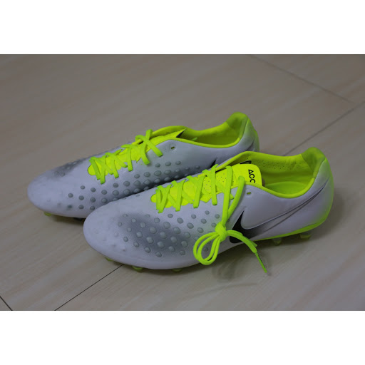 UNBOXING Nike Magista Obra II vs. Hypervenom Phantom II SG