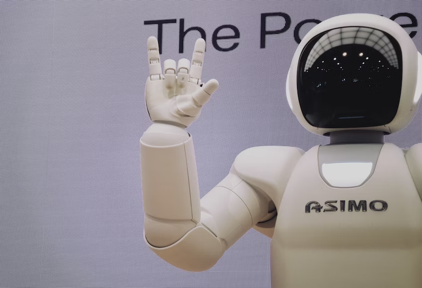 A robot symbolizing the rise in future upcoming trends