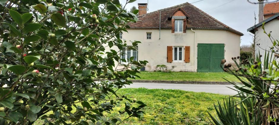 Vente maison 4 pièces 91 m² à Oradour-Saint-Genest (87210), 61 000 €