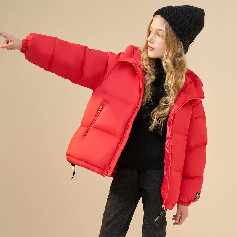 Nueva ropa de invierno para niños Chaqueta de plumas gruesa negra dorada Abrigo cálido y abrigado para mantener a tus hijos cómodos y protegidos.