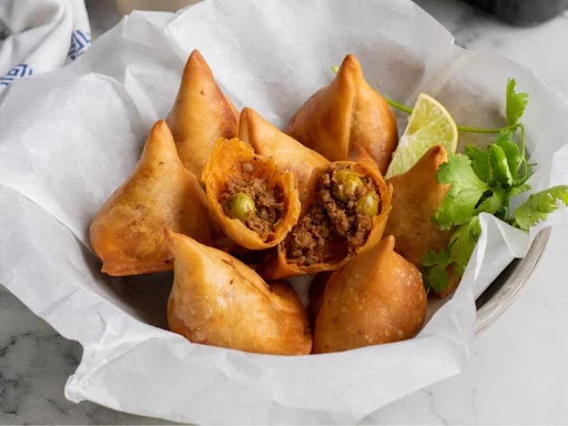 Mini Chicken Keema Samosa - 8 Pcs