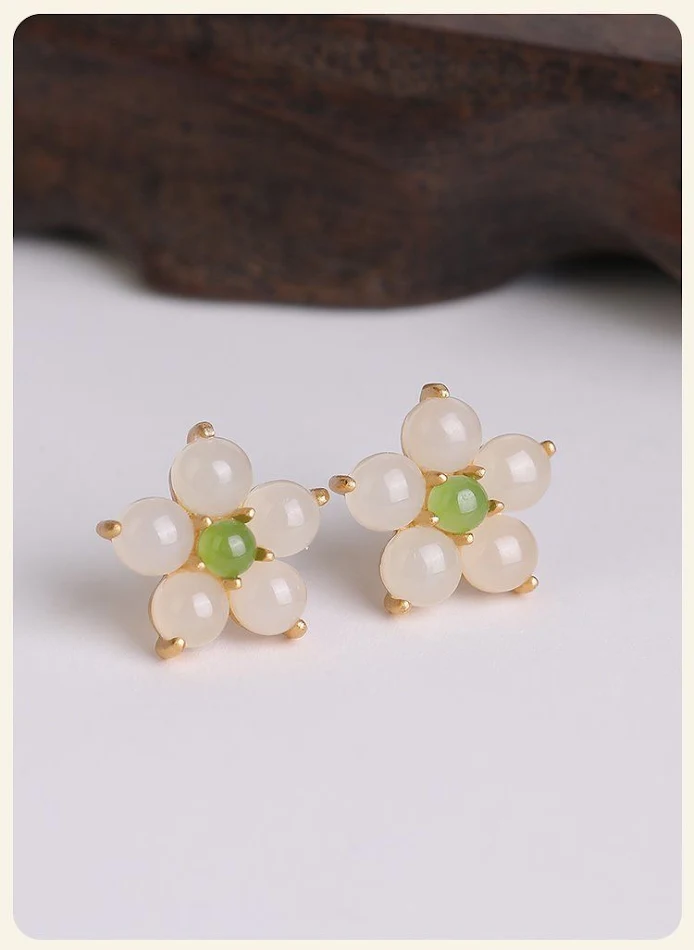 Natuurlijke Hetian Jade 925 Sterling Zilveren Bloem Oorstekers, schitterende oorbellen die elegantie en schoonheid uitstralen.