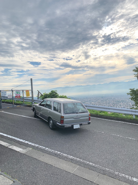 セドリックワゴンの雷滝・コロナ・RT40に関するカスタム事例の投稿画像1枚目