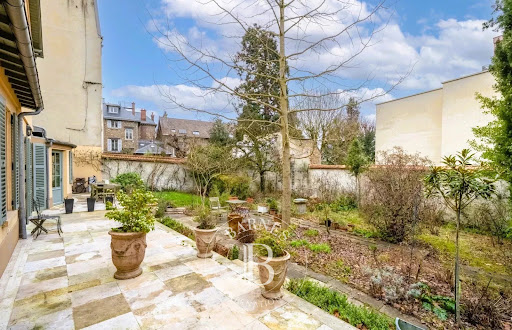 Terrace and garden with outdoor furniture - House purchase in Versailles, 8 rooms, 4 bedrooms