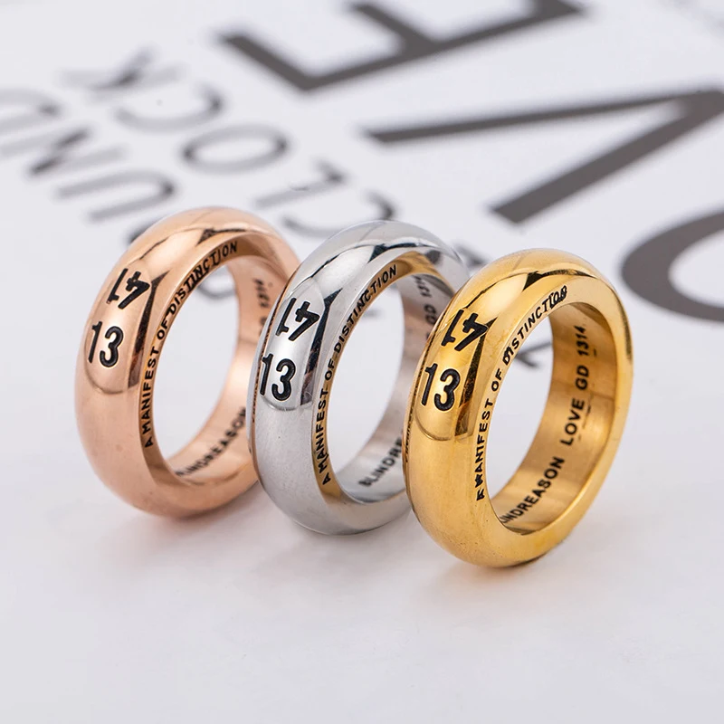 Creatieve titanium stalen koppelringen. Uniek design, duurzaam en elegant. Perfect om liefde en verbinding te vieren.