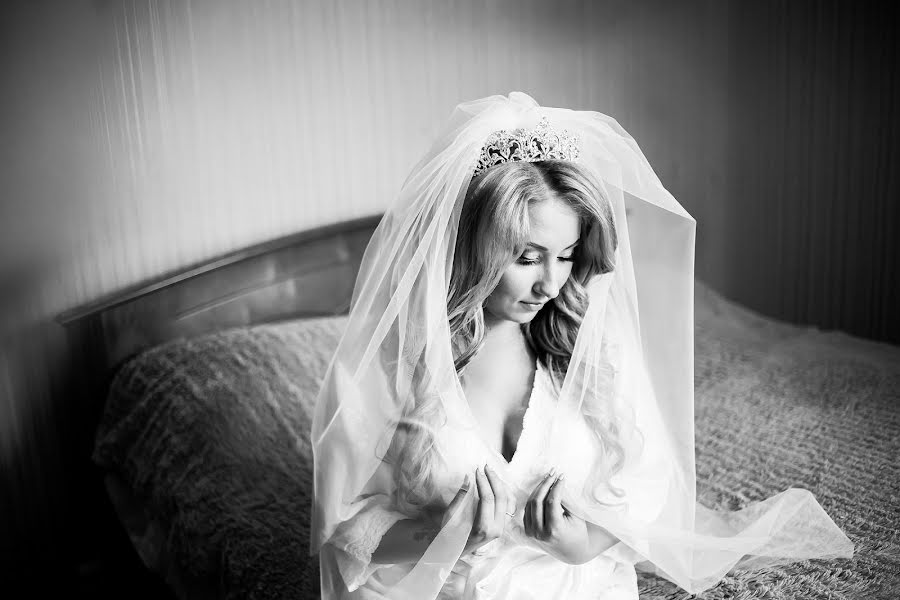 Wedding photographer Ekaterina Tolstyakova (katrin694). Photo of 28 August 2017