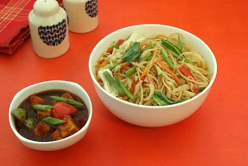 Veg Hakka Noodles With Chilli Paneer