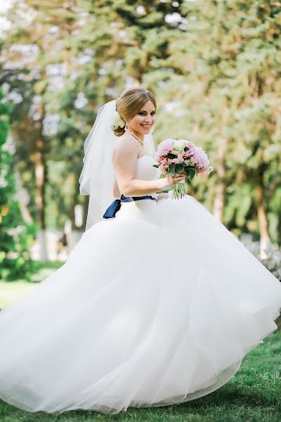 Fotógrafo de casamento Yana Yakovenko (yana1837). Foto de 26 de fevereiro 2016