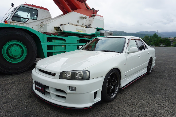 スカイラインのNISMO・TE37SL・ラフタークレーン・洗車したら雨☔・CARTUNE落ちる⤵️ 改善せずですね📴に関するカスタム事例の投稿画像1枚目