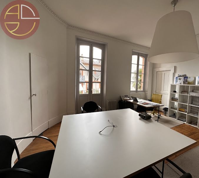 Location  locaux professionnels 12 pièces 240 m² à Toulouse (31000), 6 300 €