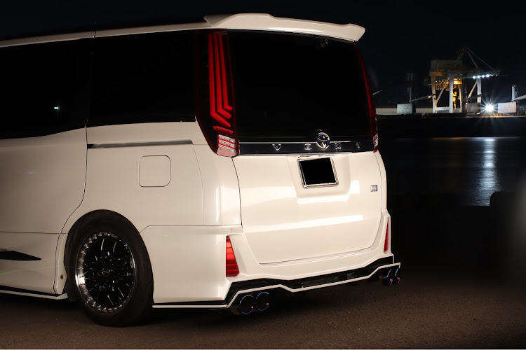 ヴォクシーのUhane Lokahi(ｳﾊﾈ ﾛｶﾋ)・KUHL・ピックアップされない車に関するカスタム事例の投稿画像3枚目