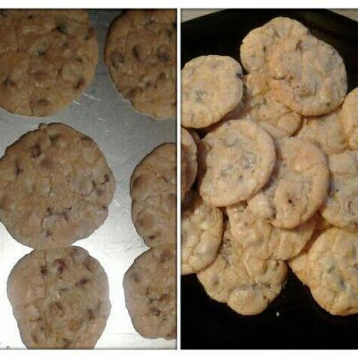 Tablespoon cookies on the left, teaspoon cookies on the right