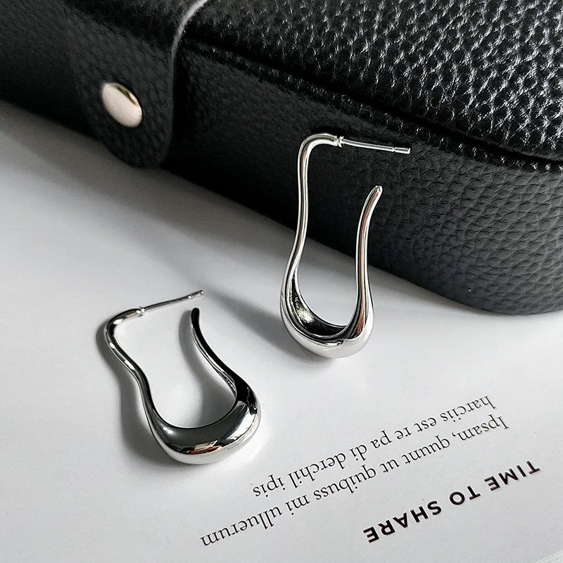 Women's Titanium Steel Ear Studs, Special Design, Slim Face Earrings, High Sense, Elegant Jewelry for Sensitive Ears.