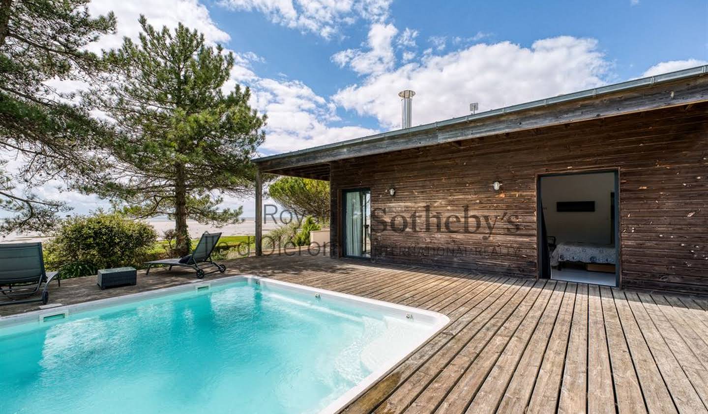 Seaside house with pool Royan