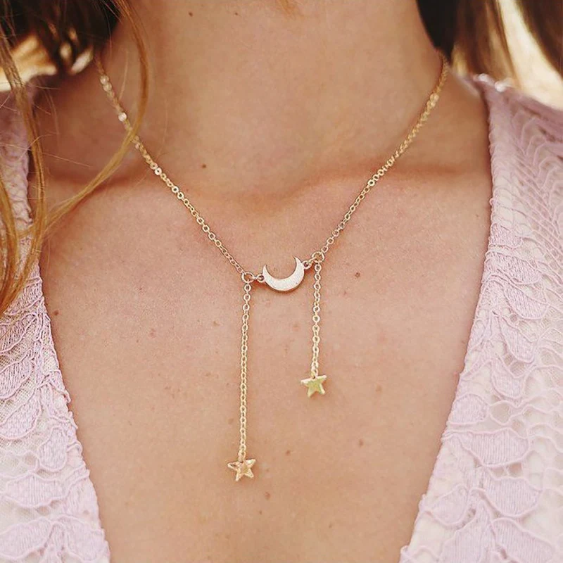 Collier lune pentagramme bohème pour femmes. Affirmez votre personnalité avec ce bijou spirituel et élégant, parfait pour toutes les occasions.