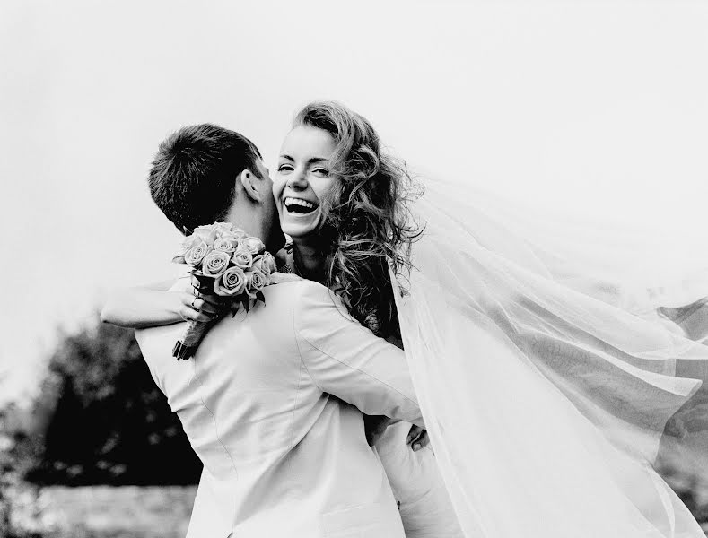 Fotógrafo de casamento Lyudmila Pravdina (milafoto). Foto de 17 de fevereiro 2018