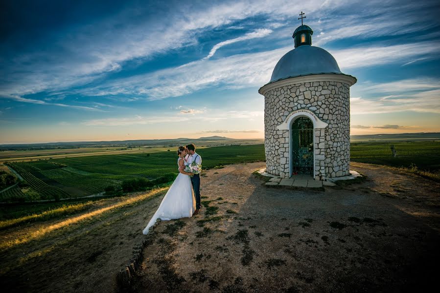 Fotógrafo de casamento Jakub Viktora (viktora). Foto de 17 de agosto 2017