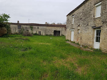 maison à Villeneuve-la-Comtesse (17)