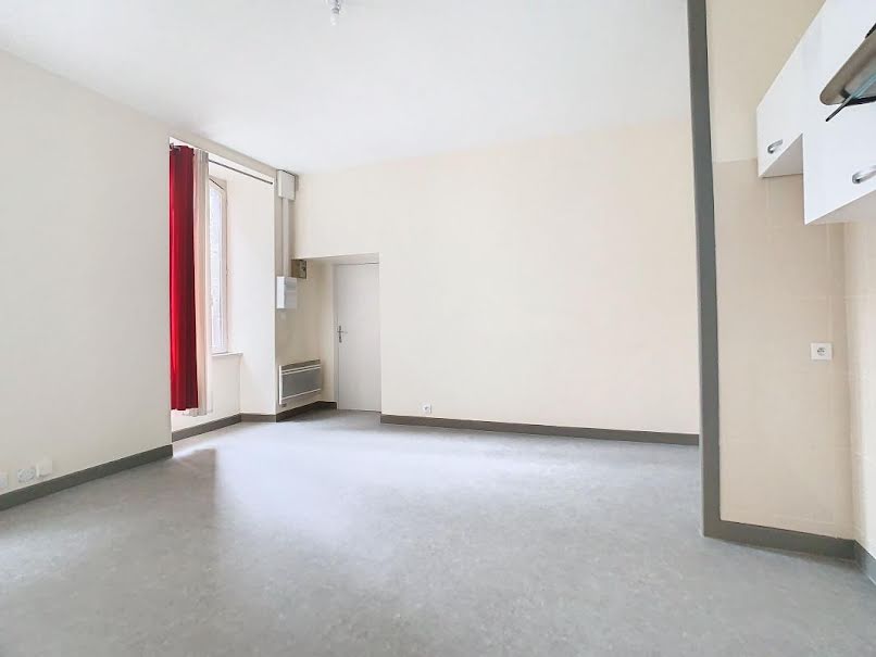 Location  appartement 2 pièces 48.66 m² à Aurillac (15000), 430 €