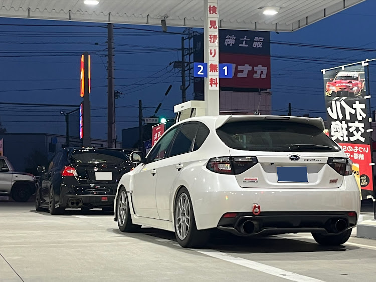インプレッサ WRX STIの愛車のお尻はこんな感じ・今年もあとわずか・来年もよろしくお願いしますに関するカスタム事例の投稿画像1枚目